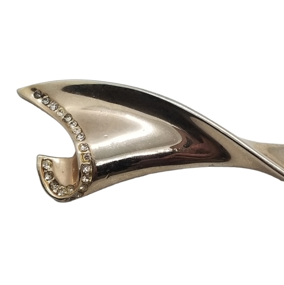 VINTAGE LARGE TWIST DESIGN MODERNIST GOLDTONE BROOCH WITH CRYSTAL DETAIL - Picture 3 of 4